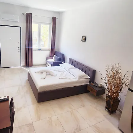 Luxury Aparthotel Golem