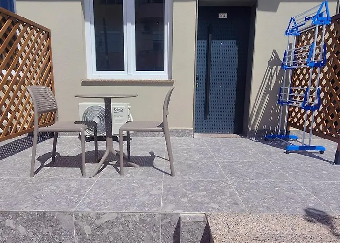 Luxury Aparthotel Golem 3* גולם