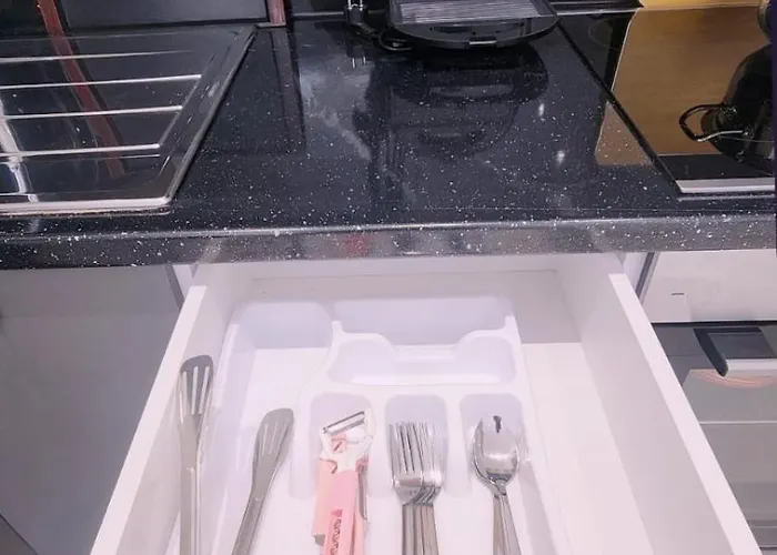 Luxury Aparthotel Golem מלון דירות 3*