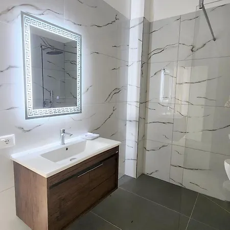 Luxury Aparthotel Golem 3*